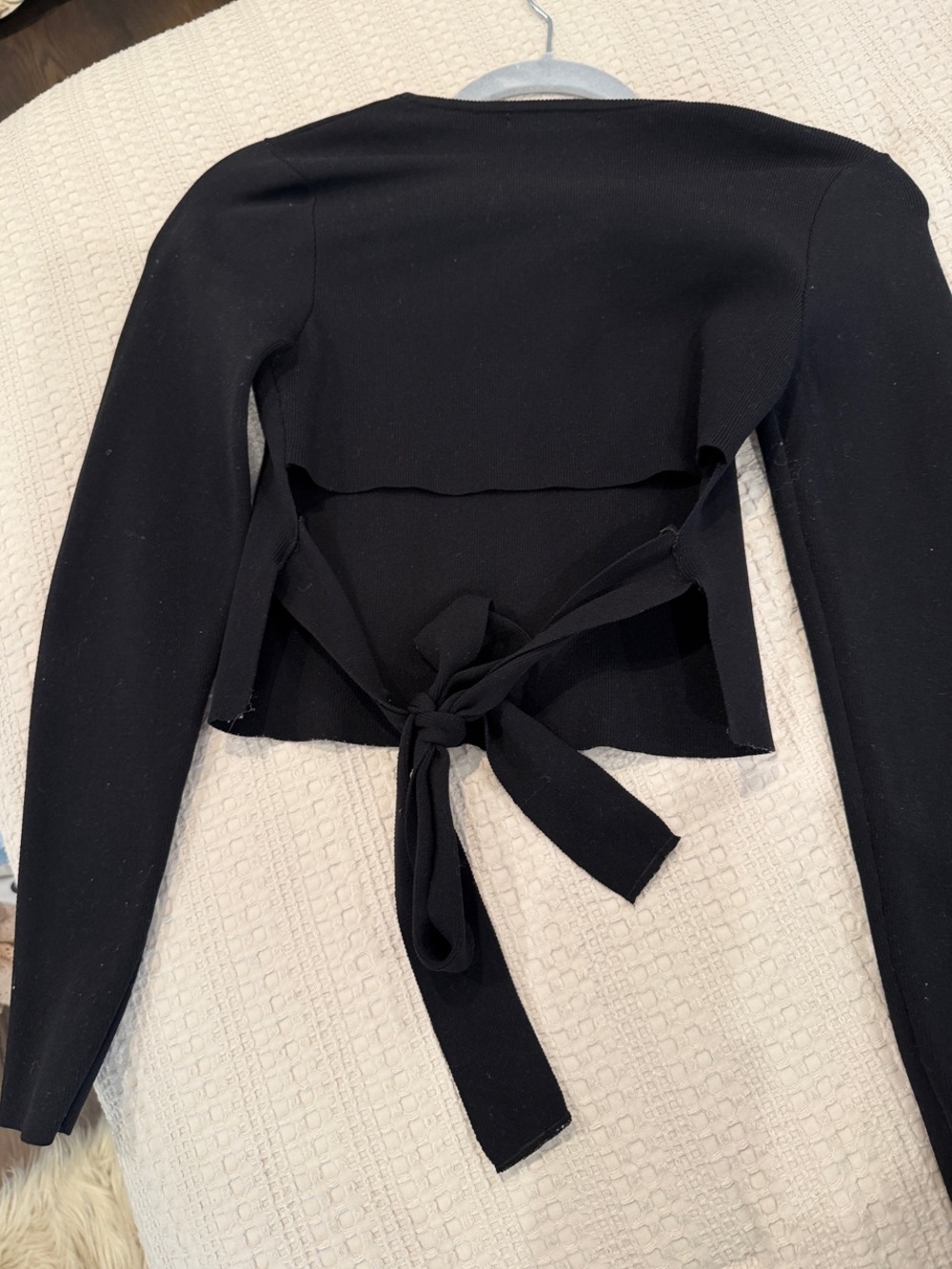 Forever 21 Black Long-Sleeve Tie-Back Crop Top